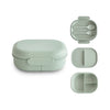 Mushie Kinder Lunchbox mit Besteck Sage bei Yay Kids