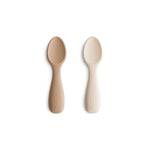 Mushie Baby Silikon Lernlöffel Set Natural/ Shifting Sand bei Yay Kids