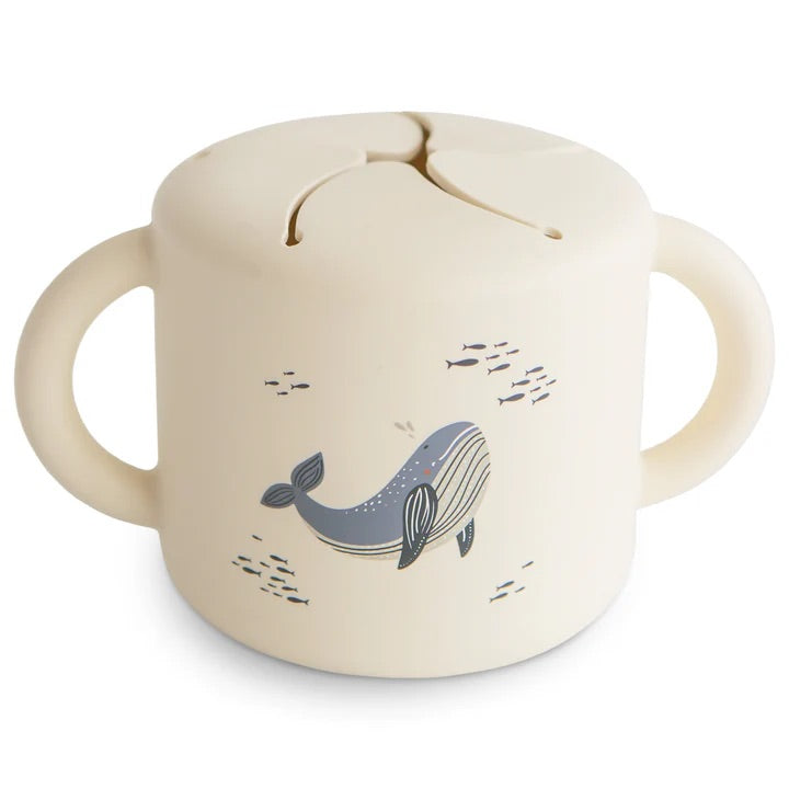 Mushie Baby Silikon Snack Cup Whales bei Yay Kids