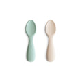 Mushie Kinder Starter Silikon Löffel Set Cambridge Blue/ Sand bei Yay Kids