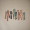 Mushie First Feeding Baby Spoons 2Pack Cambridge Blue Sand bei Yay Kids