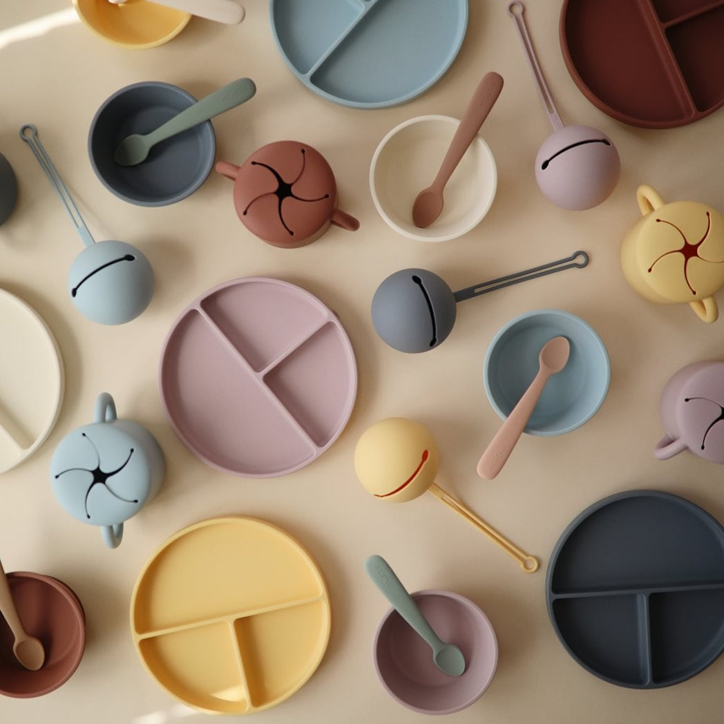 Silicone plate with suction cup soft lilac