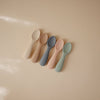 Mushie Baby Silikon Lernlöffel Set Tradewinds/Shifting Sand bei Yay Kids
