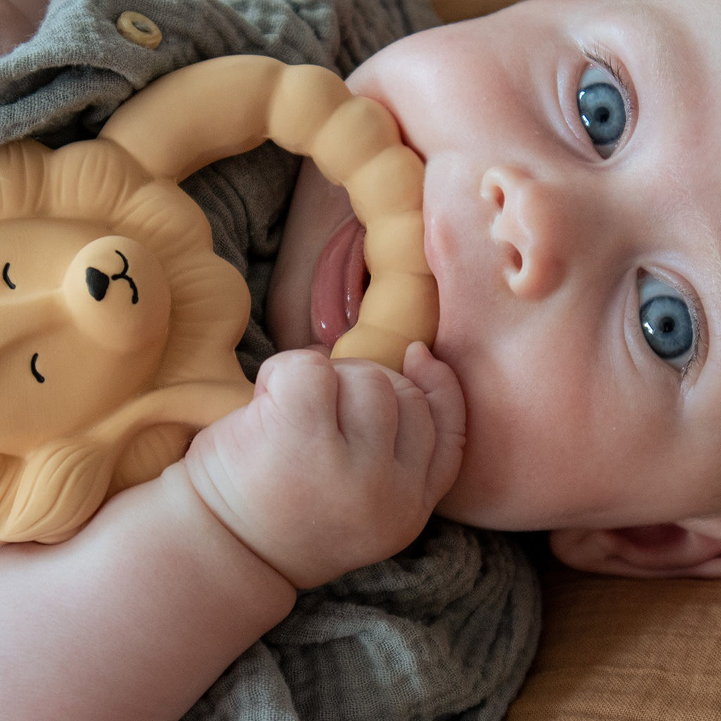 Natruba Baby Beissspielzeug Löwe aus Naturkautschuk bei Yay Kids