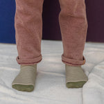 Nixnut Kinder Socken Ecru und Grün gestreift bei Yay Kids