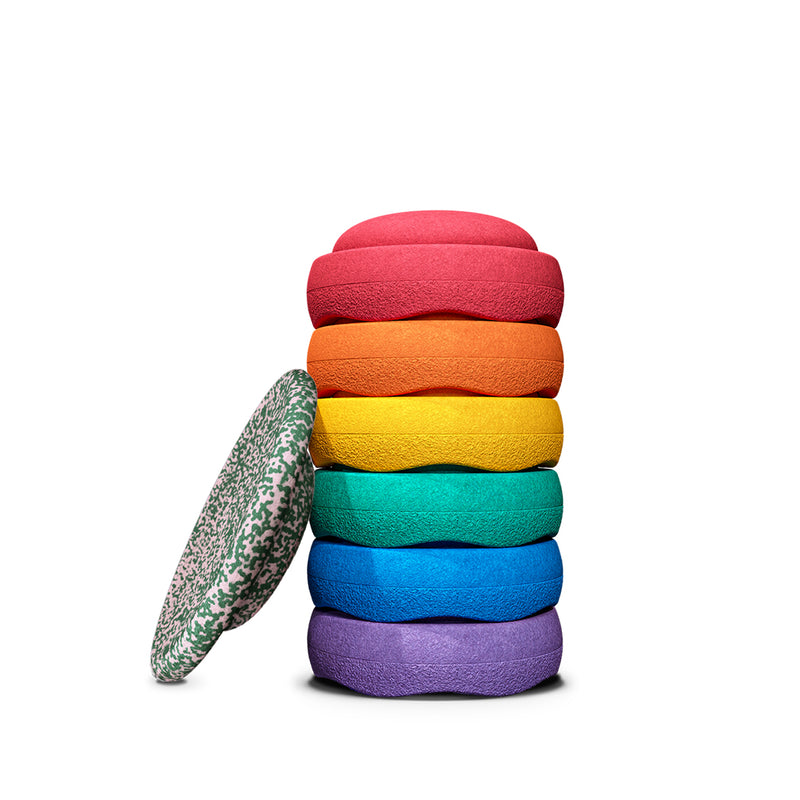 Stapelstein Blush Special Rainbow Set Classic (6 + Board) bei Yay Kids