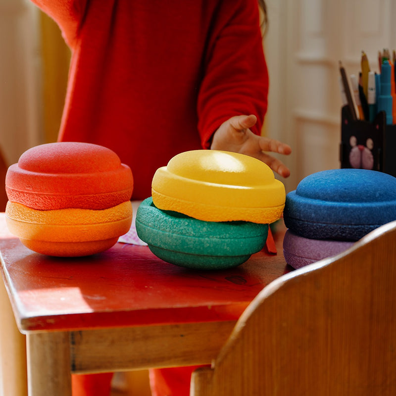 Stapelstein Mini Rainbow Classic Set (6 Stück) bei Yay Kids