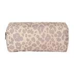 Studio Noos Pouch Necessaire im Beige-Leopard-Design aus recyceltem Polyester für Kosmetik und Baby-Essentials unterwegs.