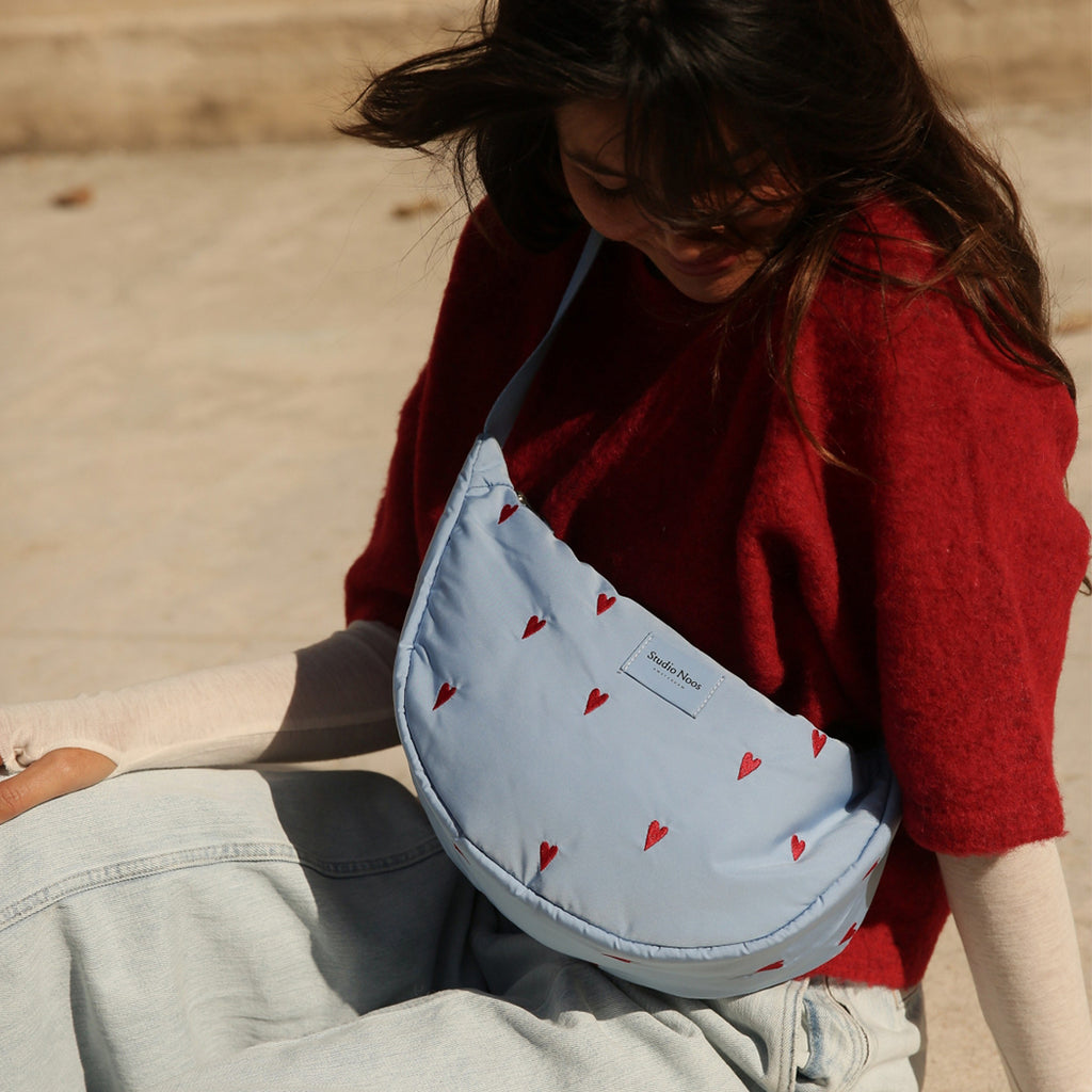 Studio Noos Frauen Fanny Pack Puffy Light Blue Hearts bei Yay Kids