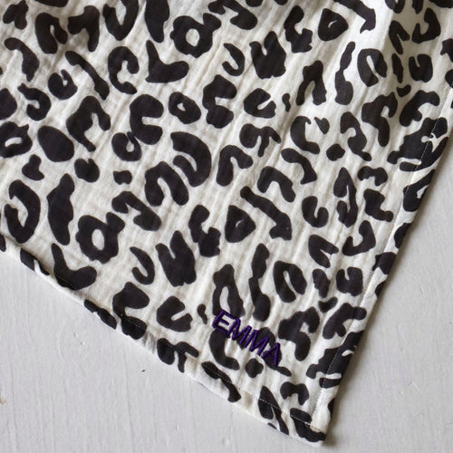 Studio Noos Mulltuch Holy Cow 120 x 120 cm bei Yay Kids