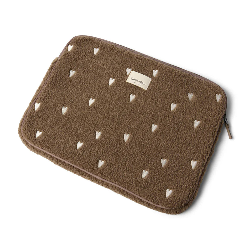 Studio Noos Teddy Hearts Laptop Sleeve Brown 15 Inch bei Yay Kids