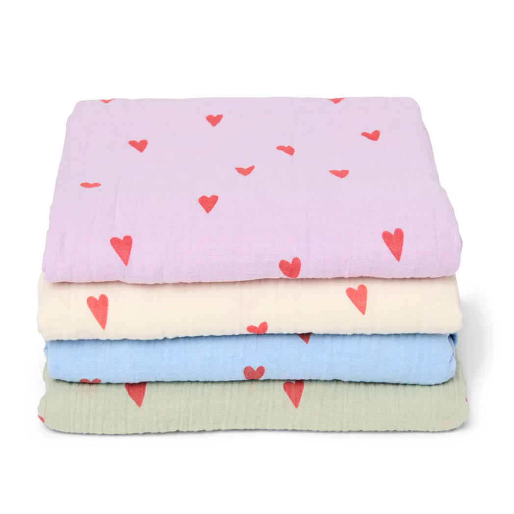 Studio Noos Swaddle Hearts Light Blue 120 x 120 cm bei Yay Kids