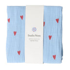 Studio Noos Swaddle Hearts Light Blue 120 x 120 cm bei Yay Kids