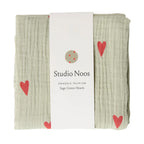Studio Noos Swaddle Hearts Sage Green 70 x 70 cm bei Yay Kids