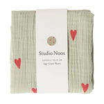 Studio Noos Swaddle Hearts Sage Green 70 x 70 cm bei Yay Kids