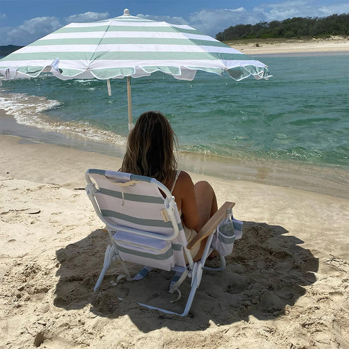 Sunnylife Deluxe-Strandstuhl La Palma Sage Stripe bei Yay Kids