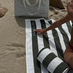 Sunnylife Strandtuch The Vacay Olive Stripe bei Yay Kids