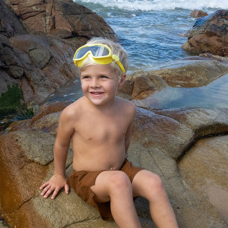 Sunnylife Kinder Taucherbrille Salty the Shark Neon Yellow bei Yay Kids