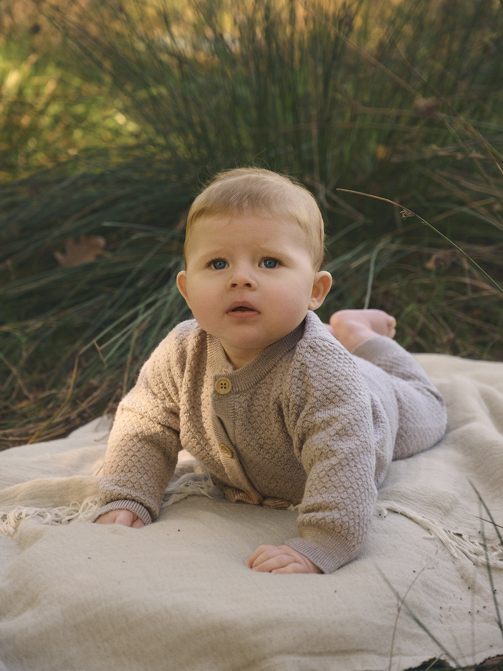 Baby Strickjacke aus Merinowolle mocha meringue melange