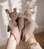 Gestrickter Kuscheltuch Bunny Oat