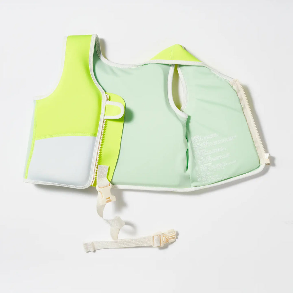 Schwimmweste mit Haifisch-Design