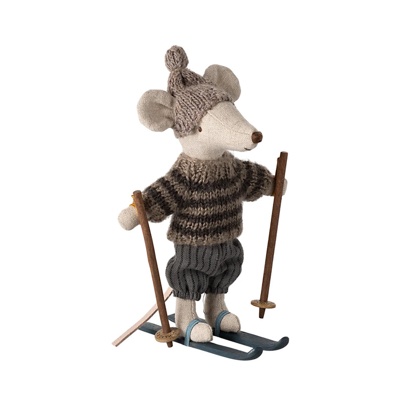 Maileg Wintermaus mit Skiset in Grau, grosser Bruder bei Yay Kids
