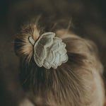 Donsje Amsterdam Wonda Hairclip Pine Cone Champagne Metallic Leather bei Yay Kids