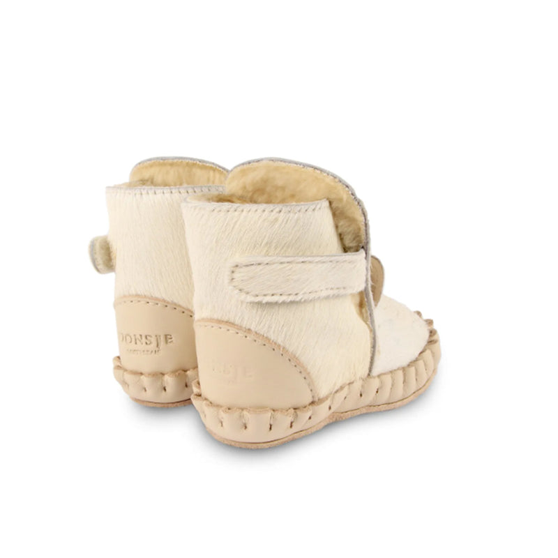 Donsje Amsterdam Baby Schuhe Kapi Cat Kuhfell hinten bei Yay Kids