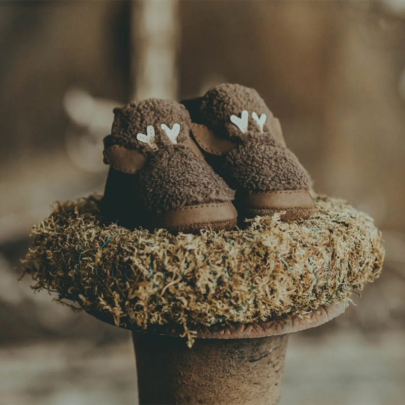 Donsje Amsterdam Baby Shoes Richy Lining Hazelnut Curly Faux Fur bei Yay Kids