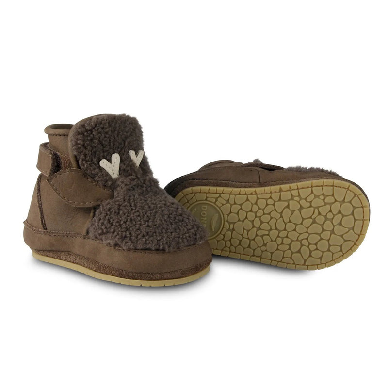 Donsje Amsterdam Baby Shoes Richy Lining Hazelnut Curly Faux Fur bei Yay Kids