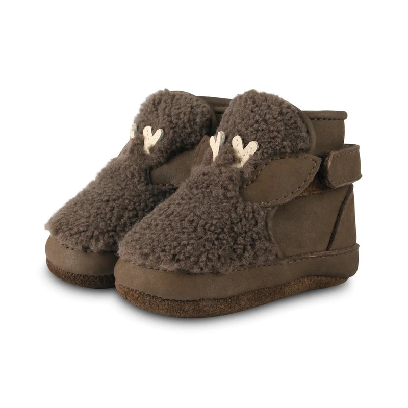 Donsje Amsterdam Baby Shoes Richy Lining Hazelnut Curly Faux Fur bei Yay Kids
