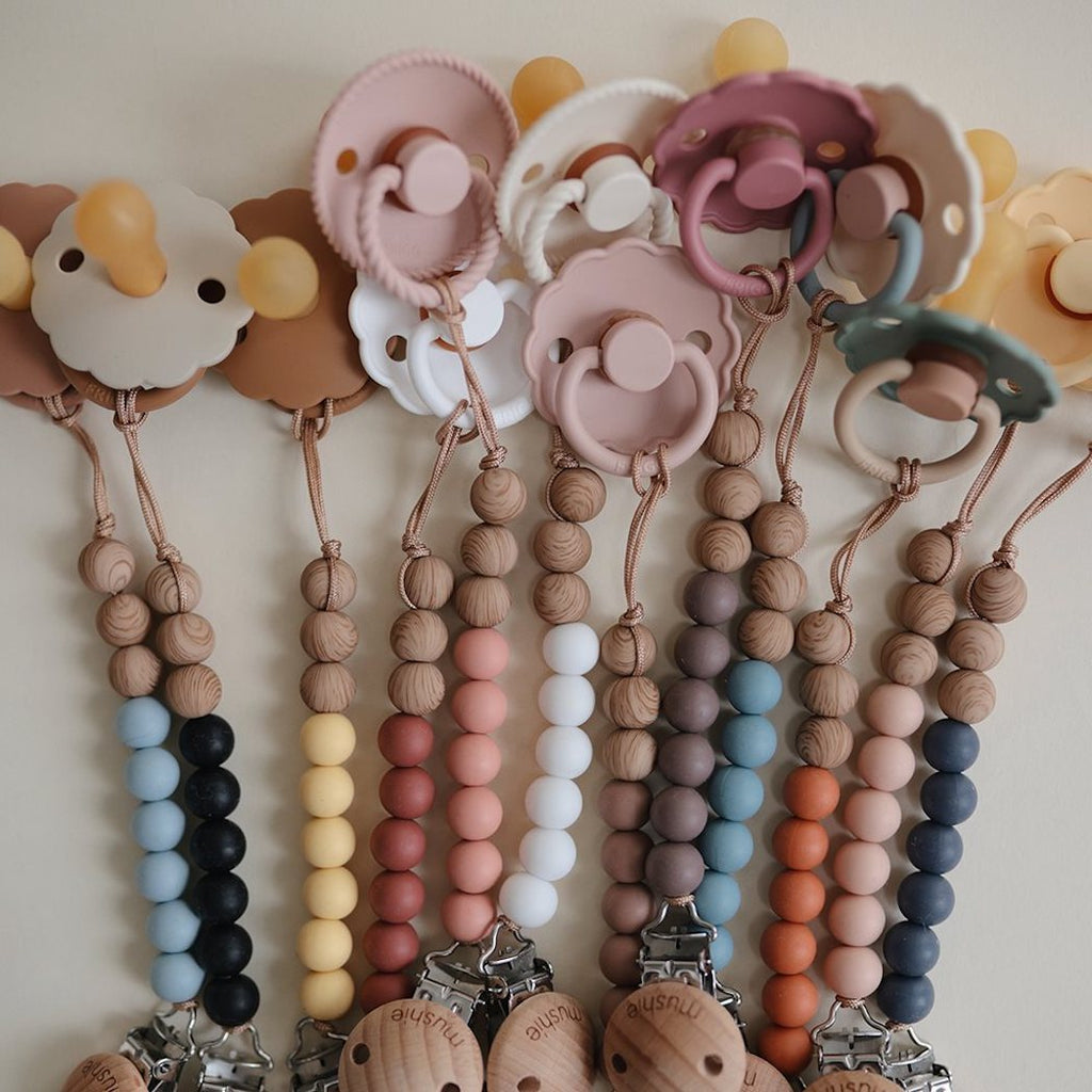 Mushie Baby Nuggikette Eva Mauve bei Yay Kids