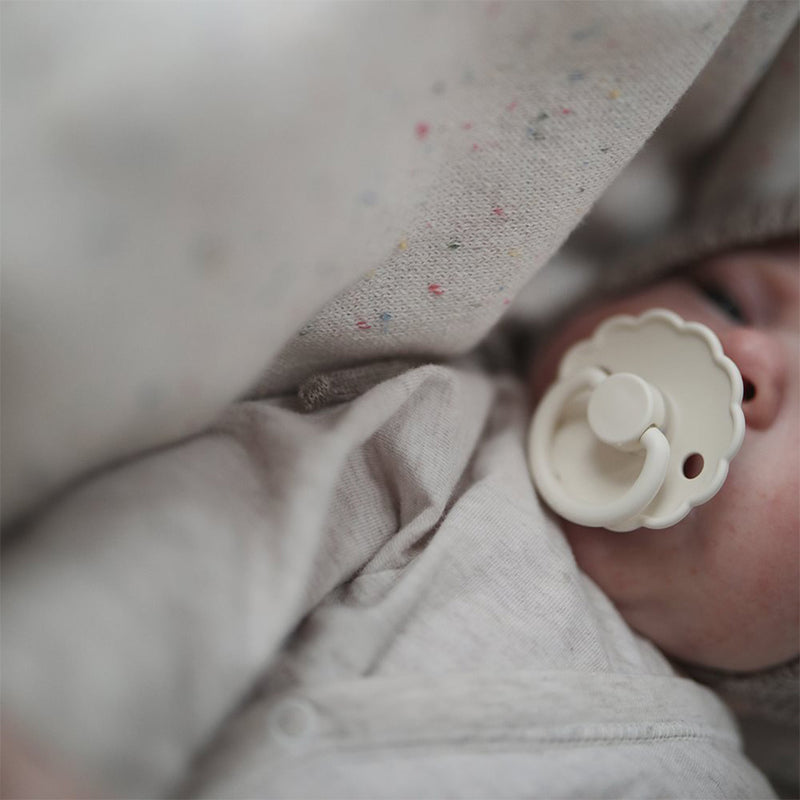 Frigg Baby Schnuller Latex Daisy Cream bei Yay Kids