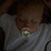 Frigg Baby Nacht Nuggi Latex Night Daisy Cream bei Yay Kids