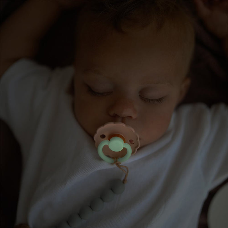 Frigg Baby Nacht Nuggi Latex Night Daisy Cream bei Yay Kids