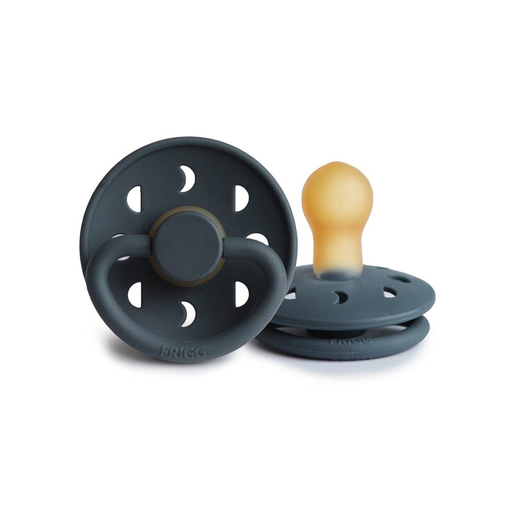 Frigg Baby Schnuller Latex Moon Phase Slate bei Yay Kids