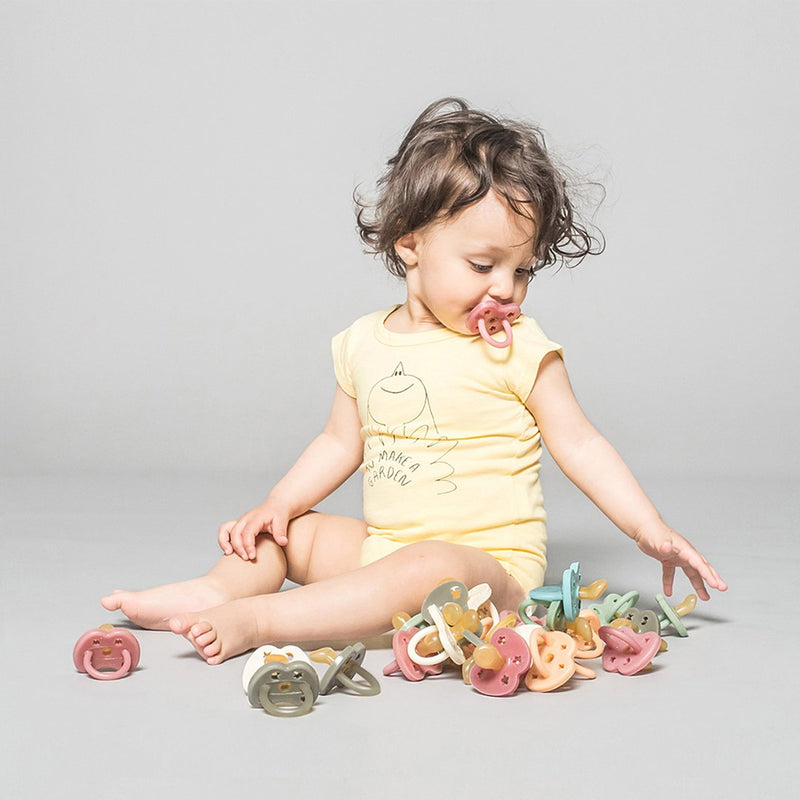 Hevea Baby Nuggi aus Naturkautschuk Powder Pink bei Yay Ki…