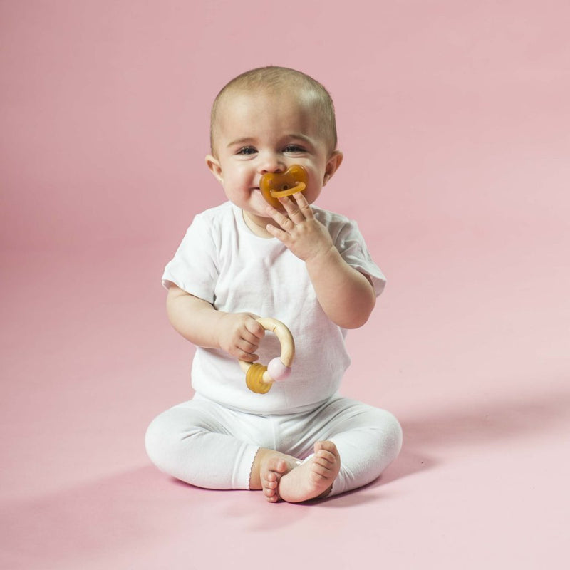 Hevea Baby Schnuller Orange Cantaloupe bei Yay Kids