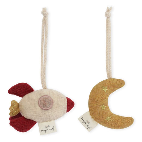 Konges Slojd Baby Aktivitätsspielzeug Moon/ Rocket Multi 2-Pack bei Yay Kids