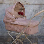 Konges Slojd Puppenwagen Doll Pram Cherry Blush bei Yay Kids