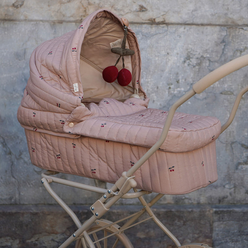 Konges Slojd Puppenwagen Doll Pram Cherry Blush bei Yay Kids