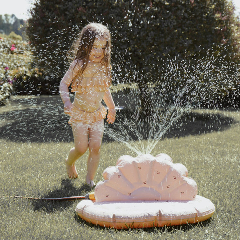 Konges Slojd Wassersprinkler Cherry Blush bei Yay Kids