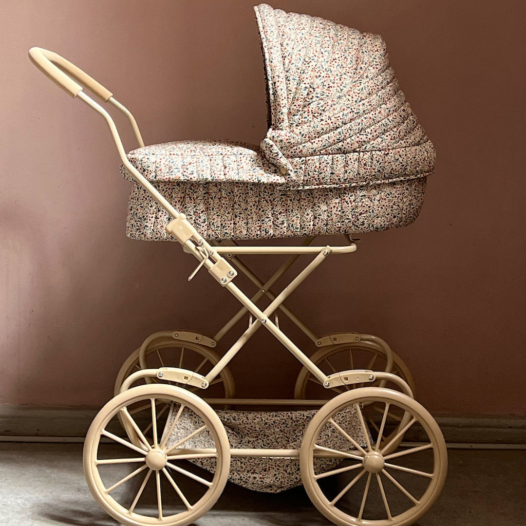 Konges Slojd Kinder Puppenwagen Doll Pram Fleur de Glace bei Yay Kids