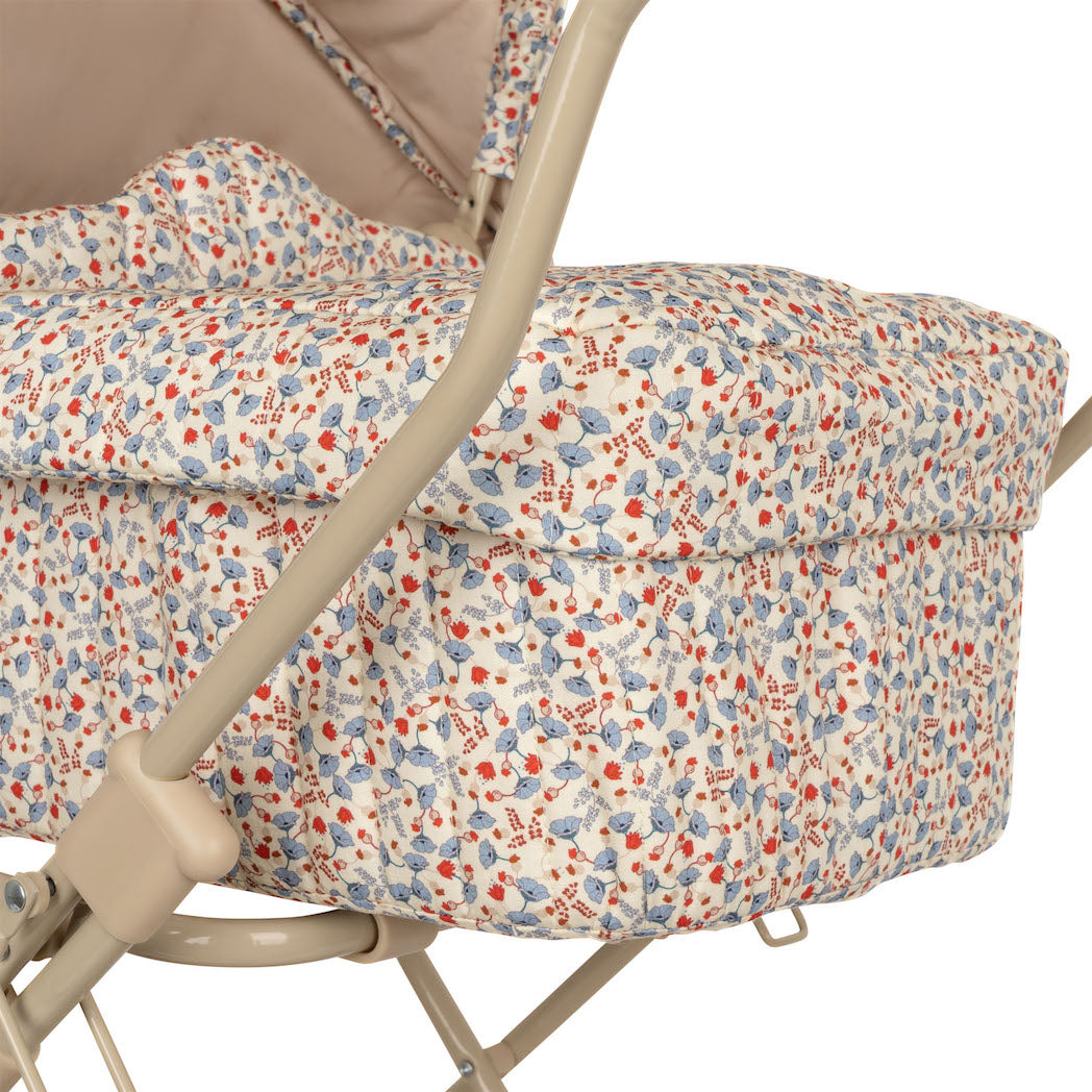 Konges Slojd Kinder Puppenwagen Doll Pram Marche de Fleur bei Yay Kids