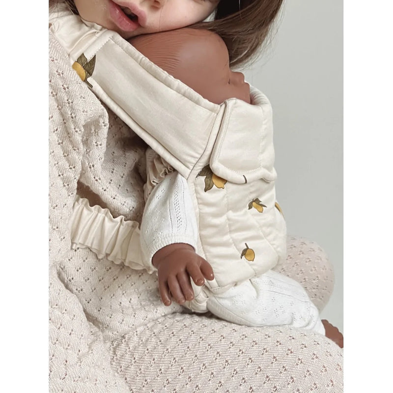 Konges Slojd Kinder Puppentrage Cherry Blush bei Yay Kids