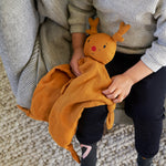 Liewood Baby Nuschi Rentier mustard bei Yay Kids