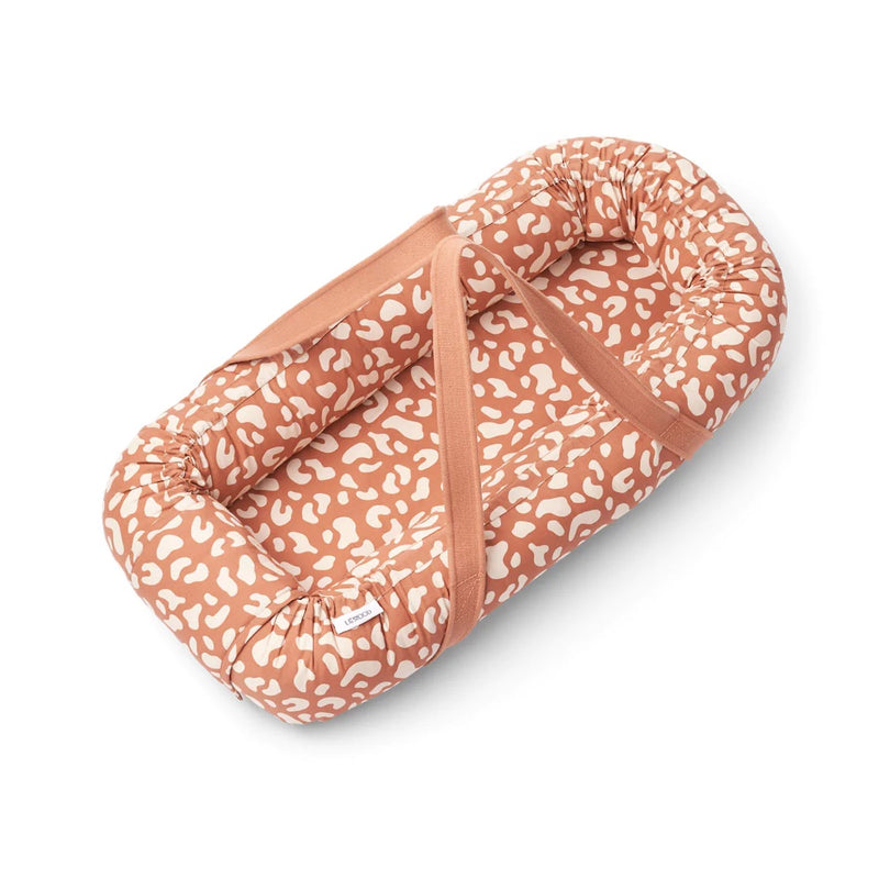 Liewood Babynest Babylift Gro Mega leo / Tuscany rose bei Yay Kids