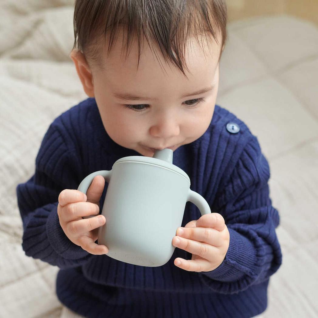Liewood Baby Silikon Trinkbecher Neil Peach/sea shell mix bei Yay Kids