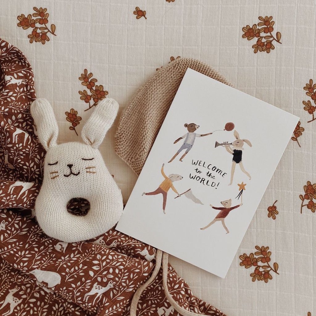 Main Sauvage gestrickte Rassel Hase Ecru bei Yay Kids