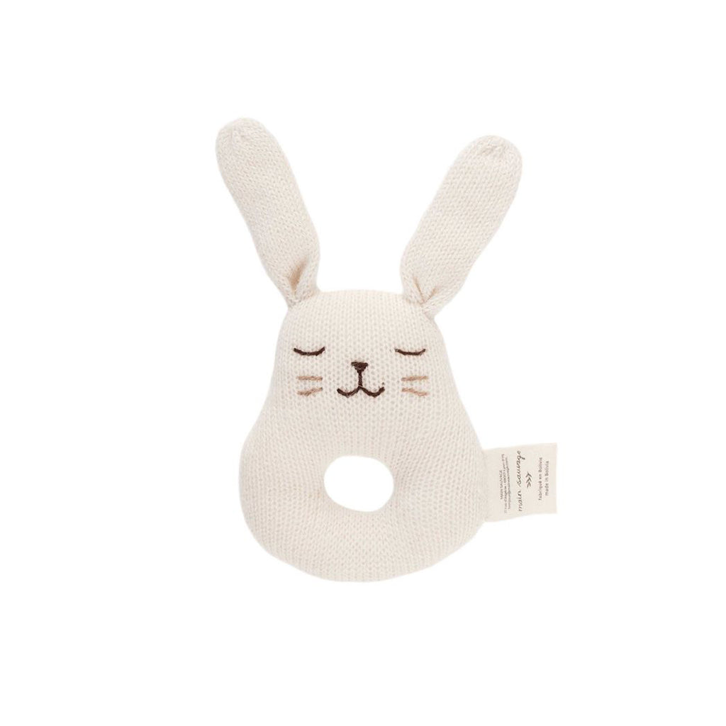 Main Sauvage gestrickte Rassel Hase Ecru bei Yay Kids